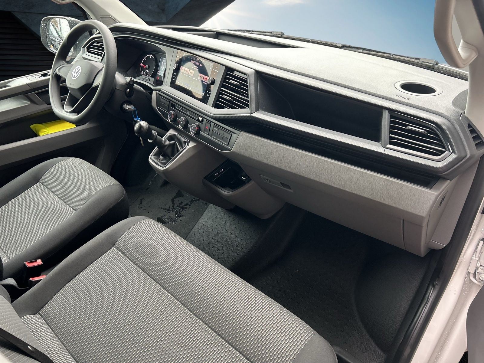 Fahrzeugabbildung Volkswagen T6.1 Transporter 2.0 TDI Kasten FWD CarPlay|AHK