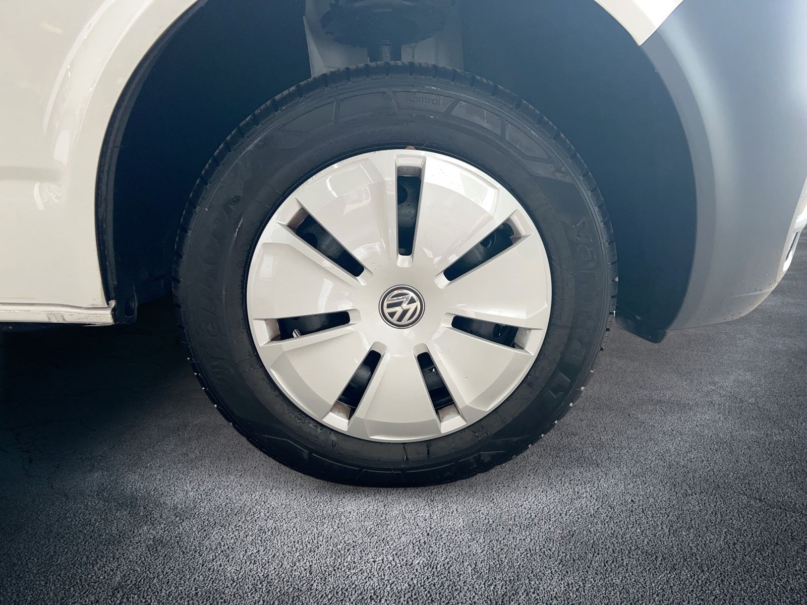 Fahrzeugabbildung Volkswagen T6.1 Transporter 2.0 TDI Kasten FWD CarPlay|AHK