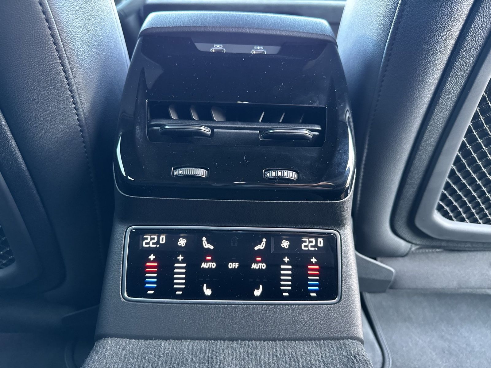 Fahrzeugabbildung Audi A6 Avant TDI quattro 150 kW S tronic B&O|AHK|HUD
