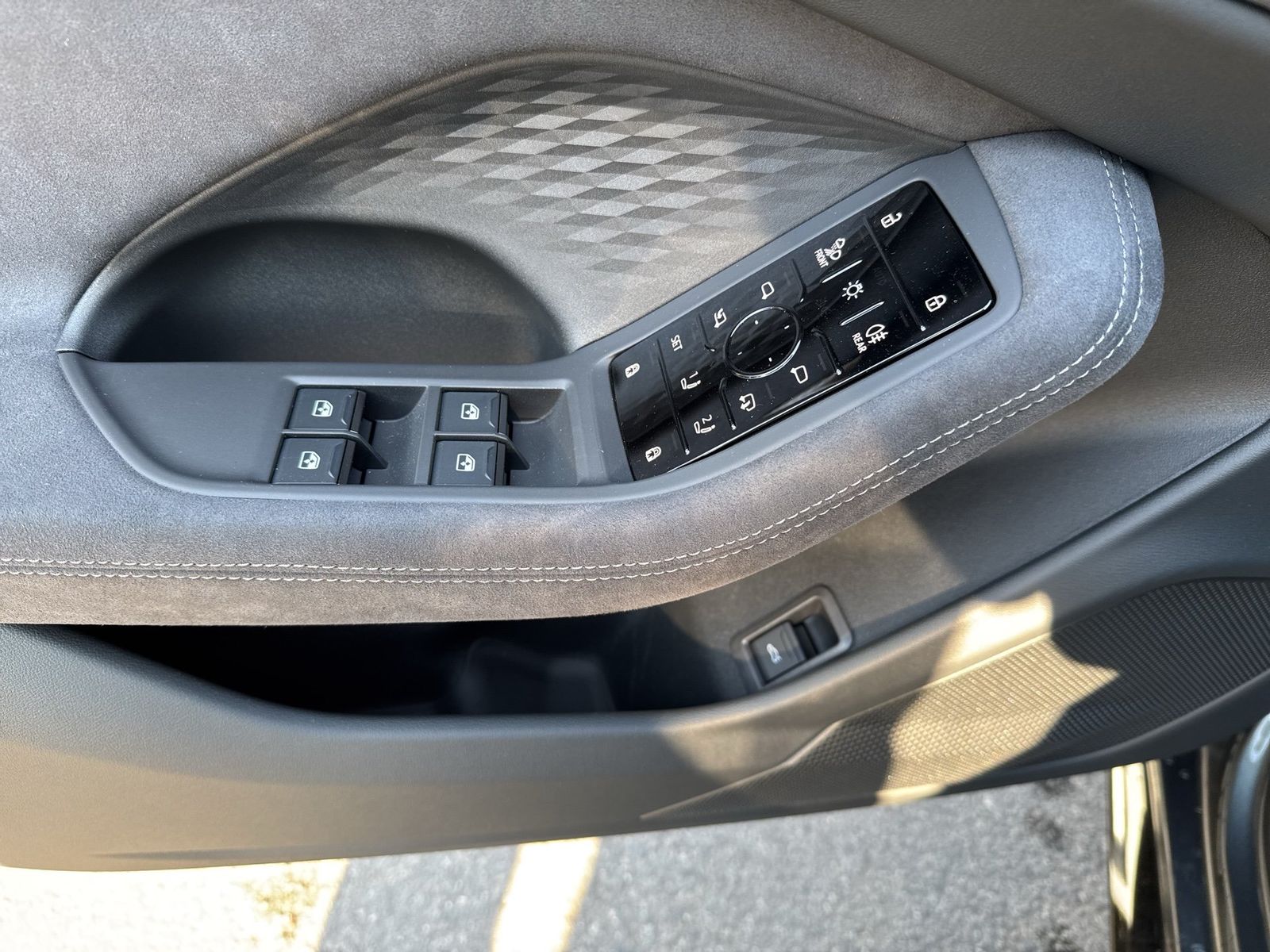 Fahrzeugabbildung Audi A6 Avant TDI quattro 150 kW S tronic B&O|AHK|HUD