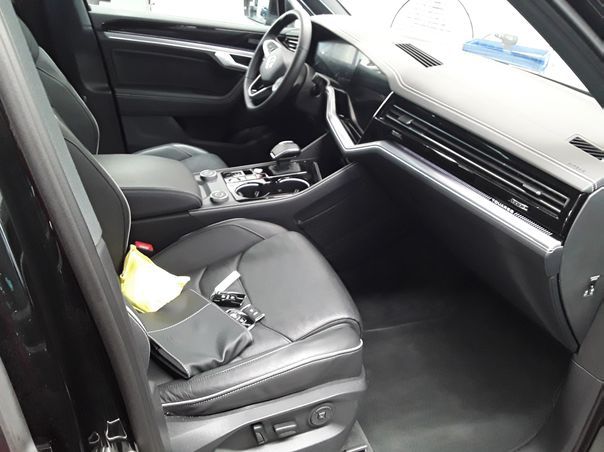 Fahrzeugabbildung Volkswagen Touareg 3.0 TDI 4Motion tiptronic Elegance AHK