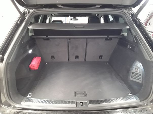 Fahrzeugabbildung Volkswagen Touareg 3.0 TDI 4Motion tiptronic Elegance AHK