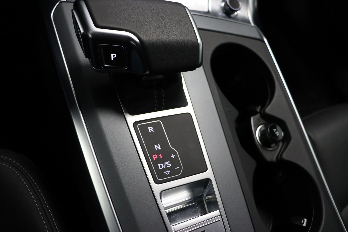 Fahrzeugabbildung Audi A6 Avant 45 TDI quattro S tronic Advanced Matrix