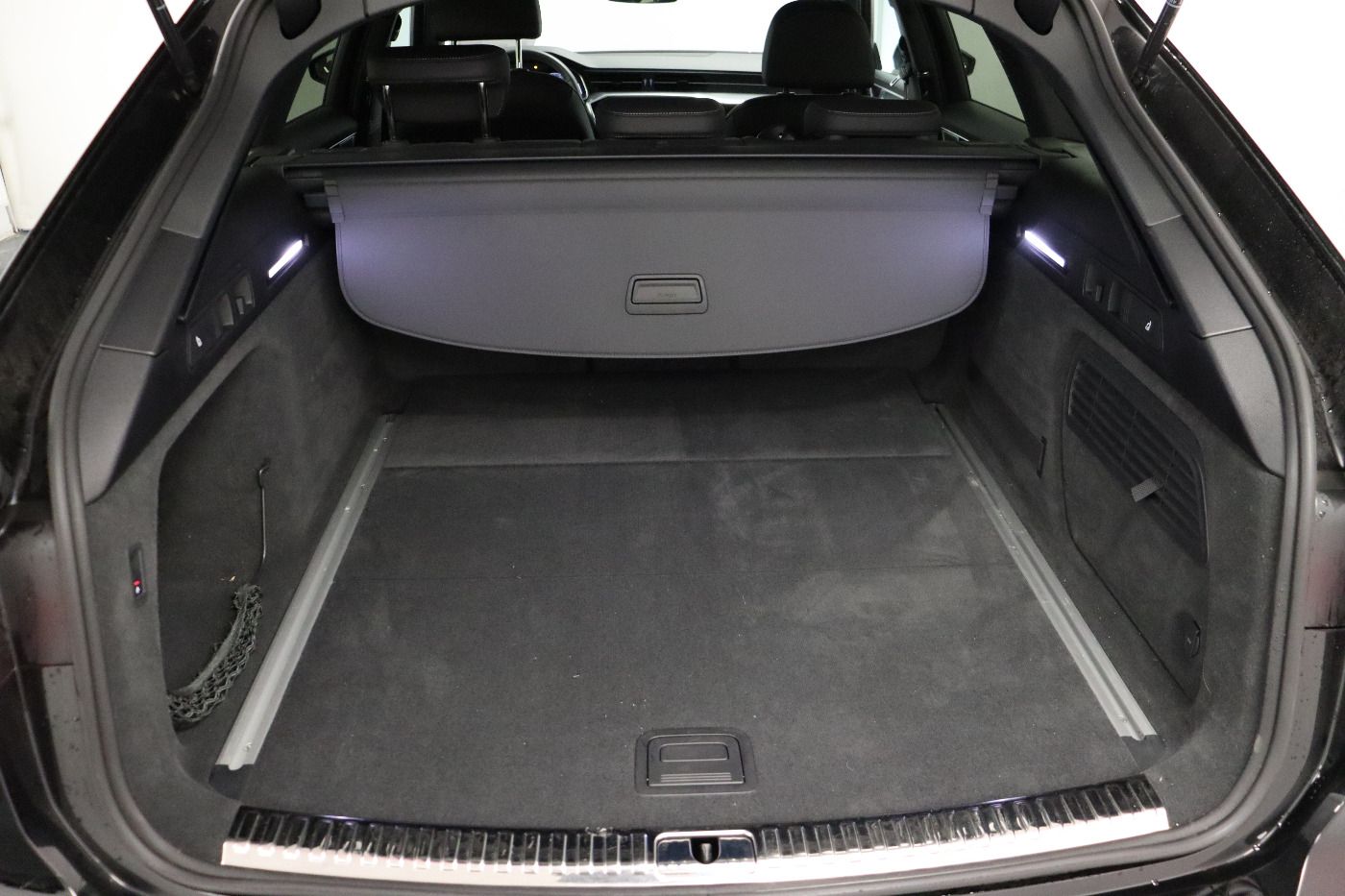 Fahrzeugabbildung Audi A6 Avant 45 TDI quattro S tronic Advanced Matrix