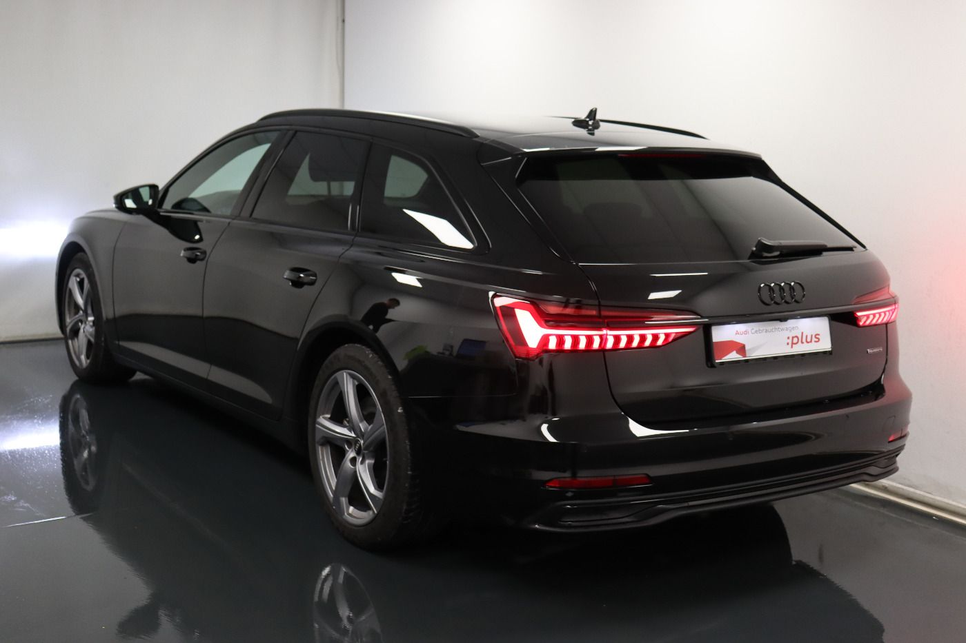 Fahrzeugabbildung Audi A6 Avant 45 TDI quattro S tronic Advanced Matrix