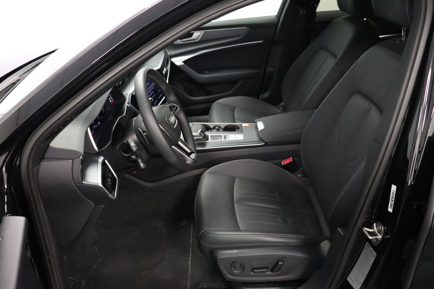 Fahrzeugabbildung Audi A6 Avant 45 TDI quattro S tronic Advanced Matrix