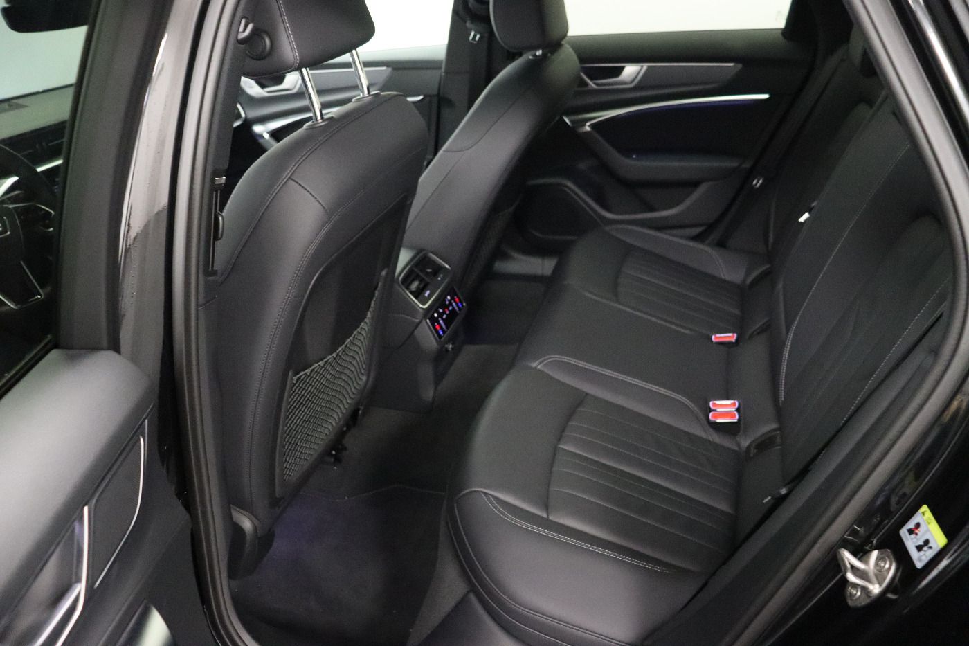 Fahrzeugabbildung Audi A6 Avant 45 TDI quattro S tronic Advanced Matrix