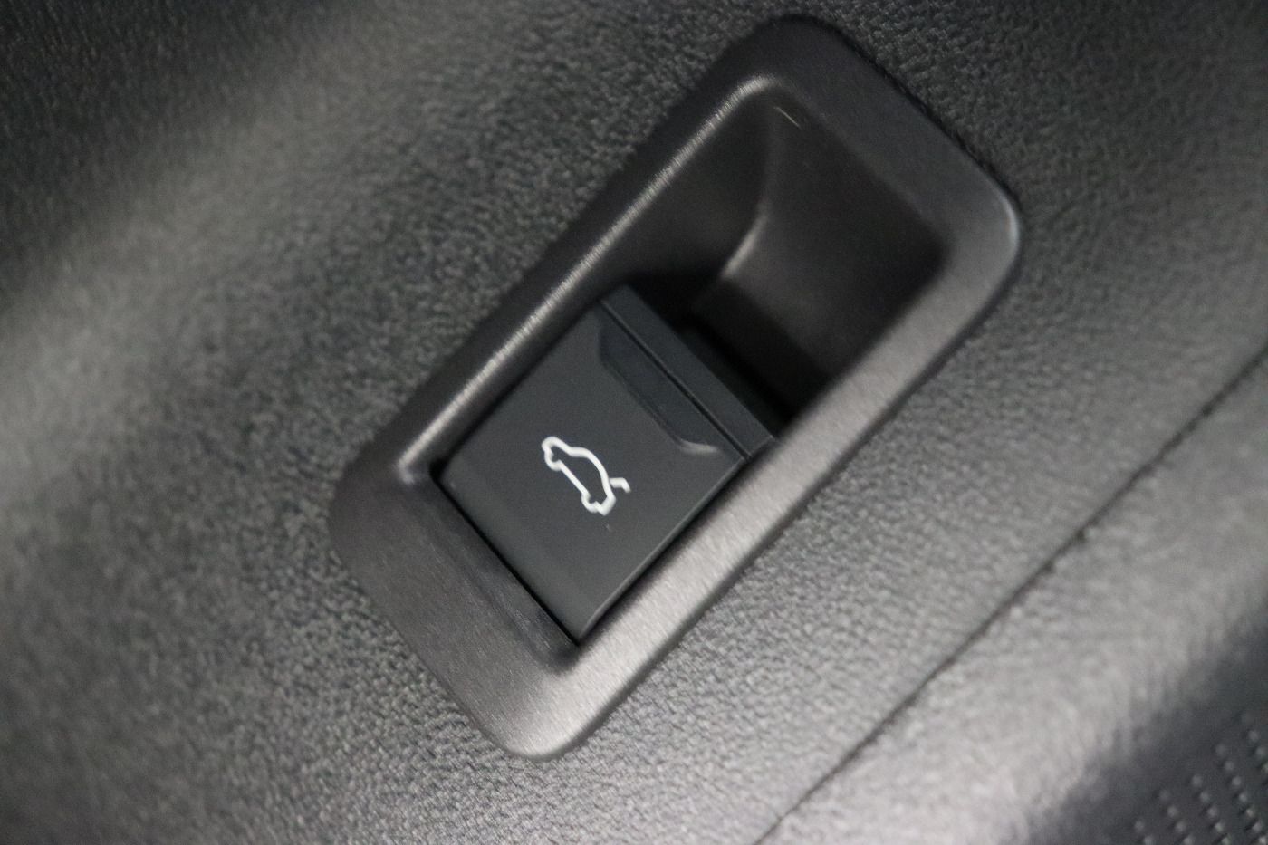 Fahrzeug autohaus mense Fahrzeugabbildung Audi A6 Avant e-tron performance AHK|Luft|Standhzg