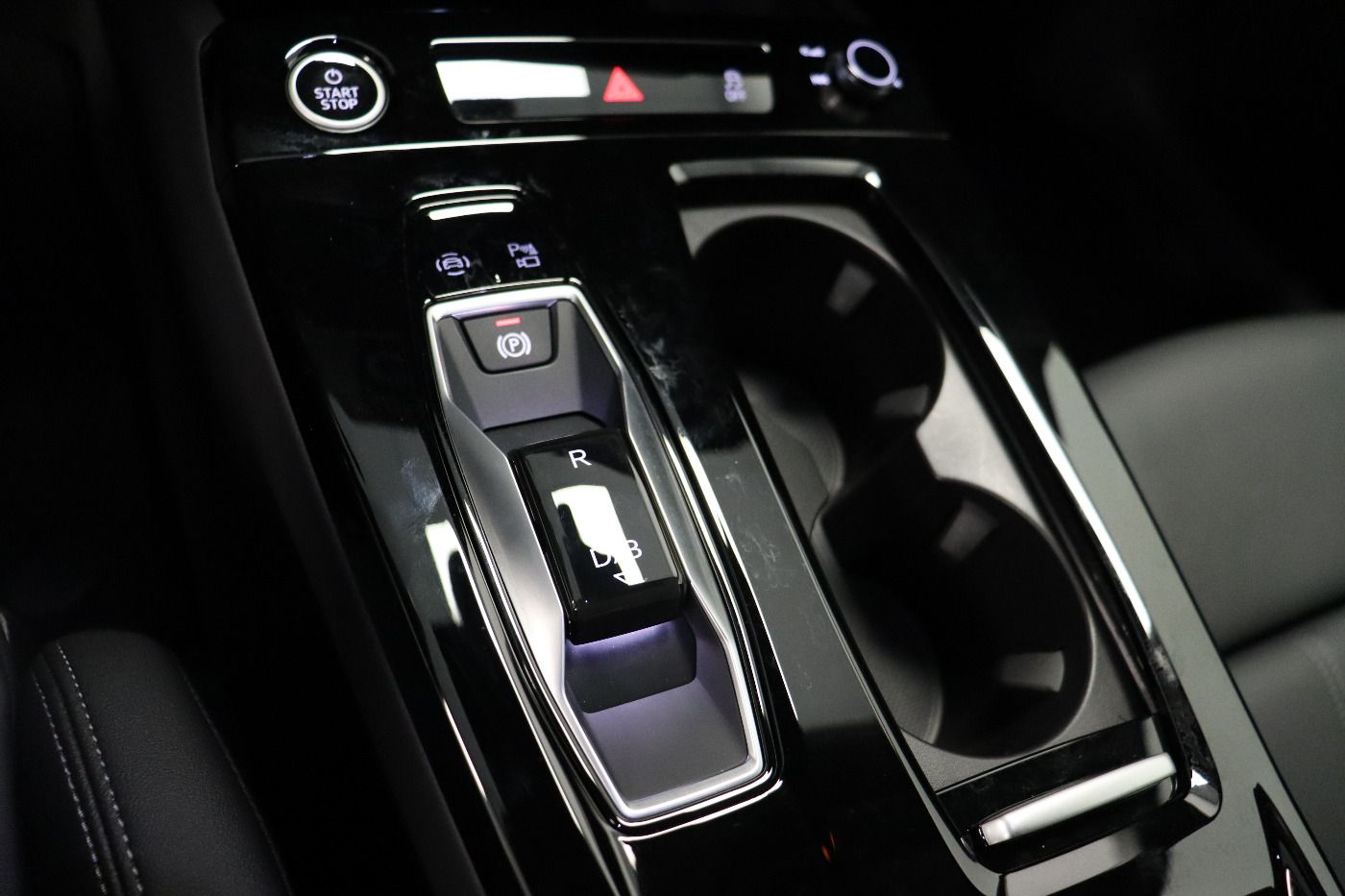 Fahrzeugabbildung Audi A6 Avant e-tron performance S-Line AHK|Luft|ACC