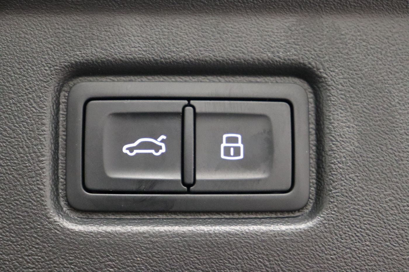 Fahrzeugabbildung Audi A6 Avant e-tron performance S-Line AHK|Luft|ACC