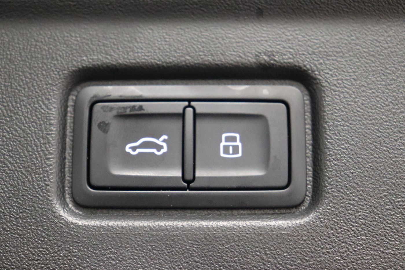 Fahrzeug autohaus mense Fahrzeugabbildung Audi A6 Avant e-tron B&O|AHK|HUD|Luft|Standhzg|4xSHZG