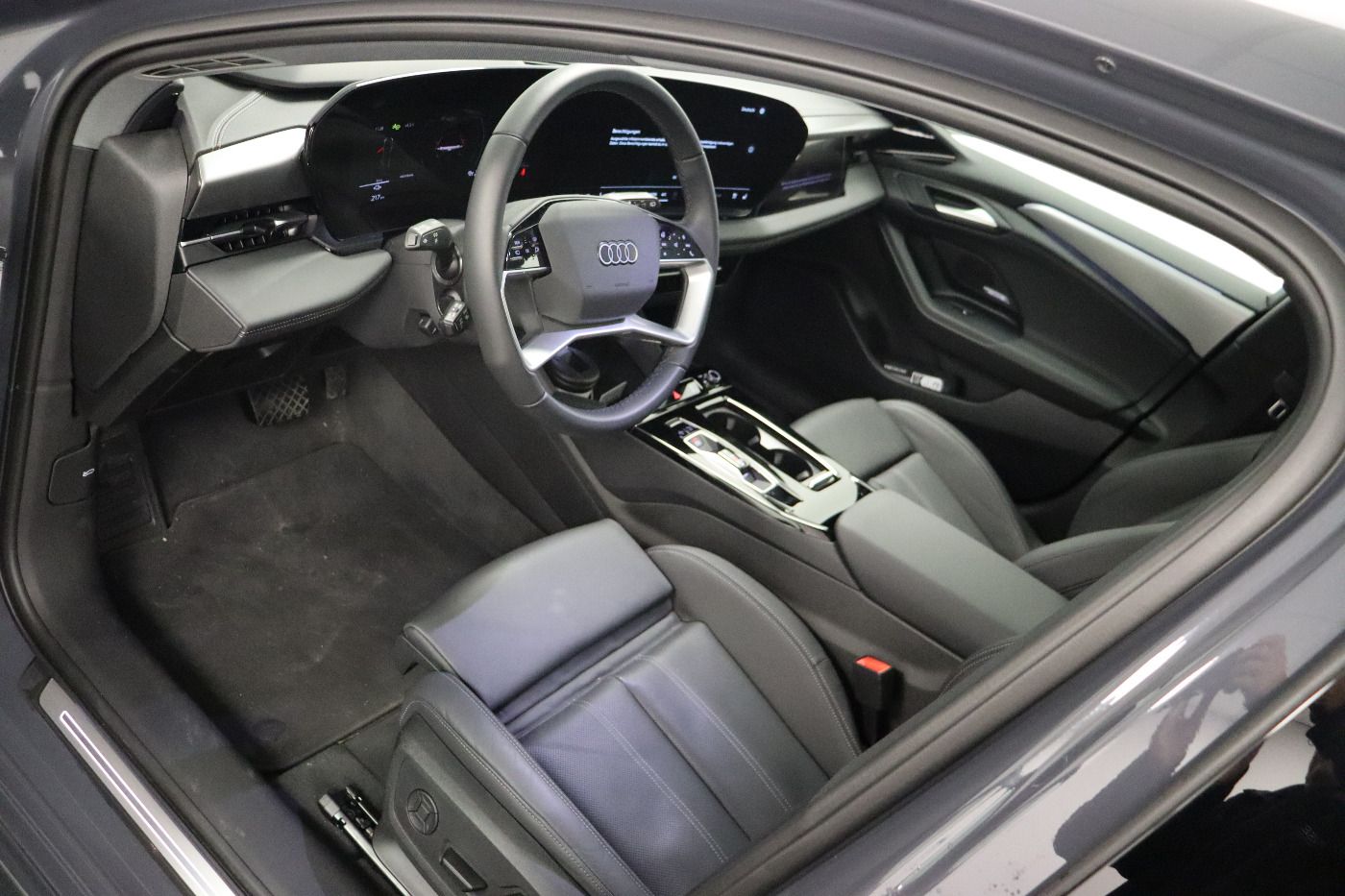 Fahrzeug autohaus mense Fahrzeugabbildung Audi A6 Avant e-tron S line B&O|AHK|HUD|Luft|Pano|ACC