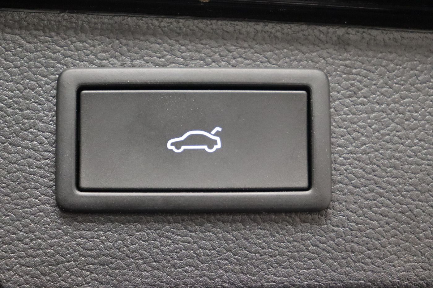 Fahrzeugabbildung Volkswagen Passat Variant 2.0 TDI DSG Elegance IQ.Light|AHK