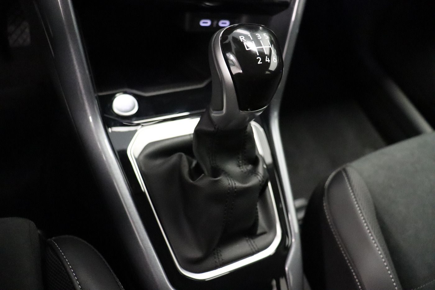 Fahrzeugabbildung Volkswagen T-Roc 2.0 TDI Style IQ.Light|Matrix|CarPlay|ACC