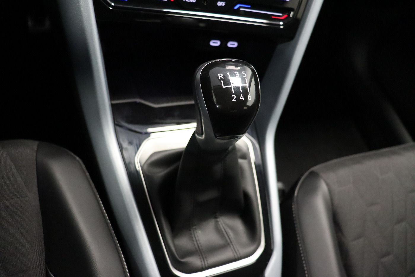 Fahrzeugabbildung Volkswagen T-Roc 1.0 TSI Life Goal CarPlay|ACC|LED|Navi|PDC