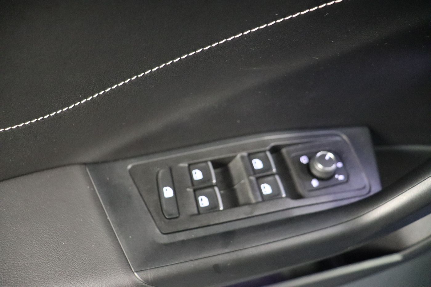 Fahrzeugabbildung Volkswagen T-Roc 1.0 TSI Life Goal CarPlay|ACC|LED|Navi|PDC