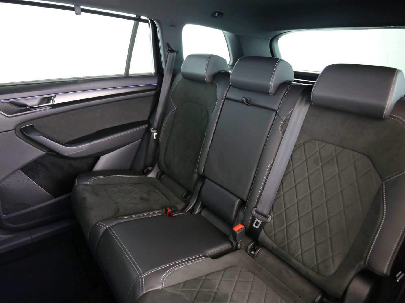 Fahrzeugabbildung SKODA Kodiaq 2.0 TDI Sportline AHK|Standhzg|4xSHZG|ACC