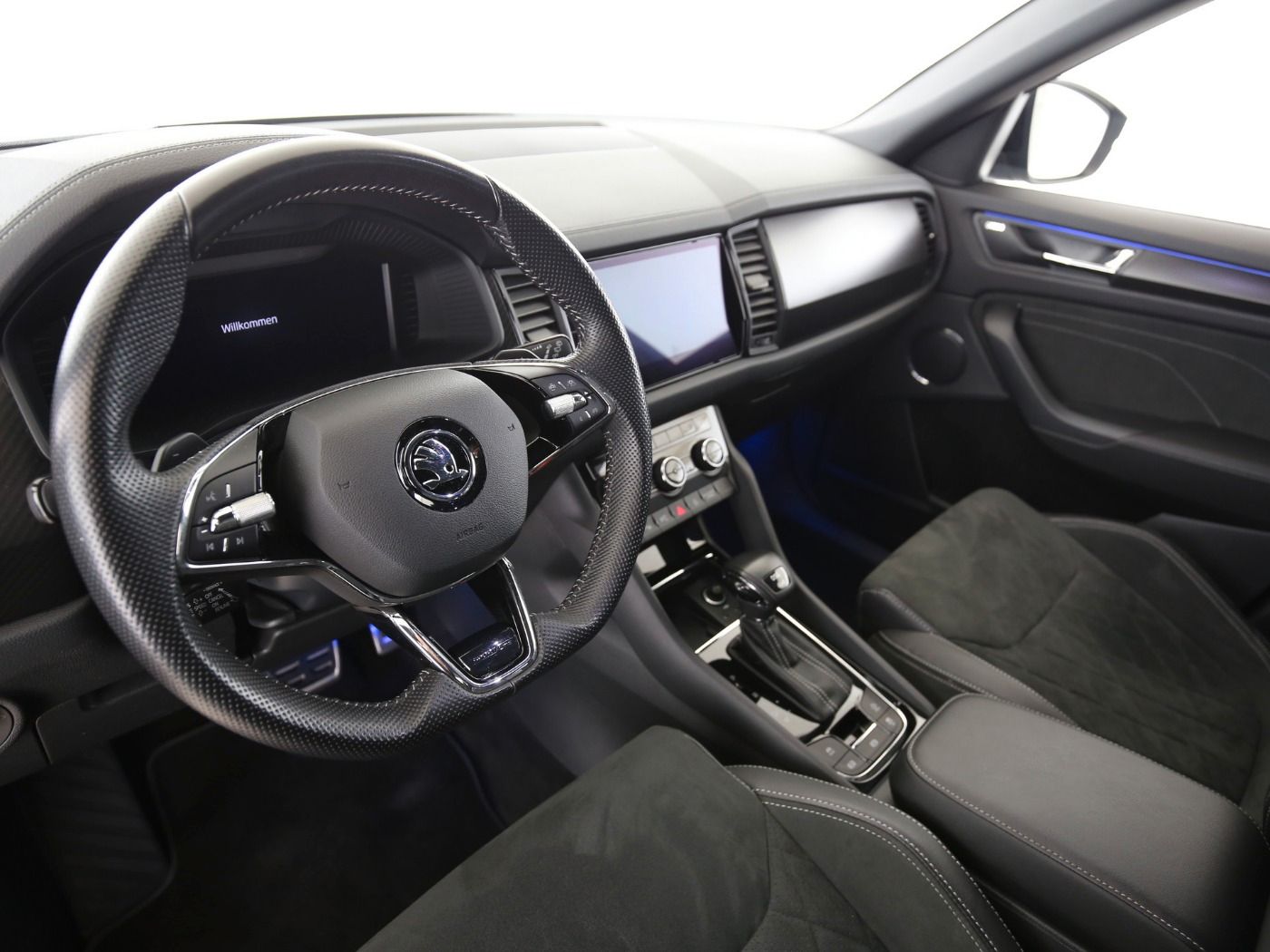 Fahrzeugabbildung SKODA Kodiaq 2.0 TDI Sportline AHK|Standhzg|4xSHZG|ACC