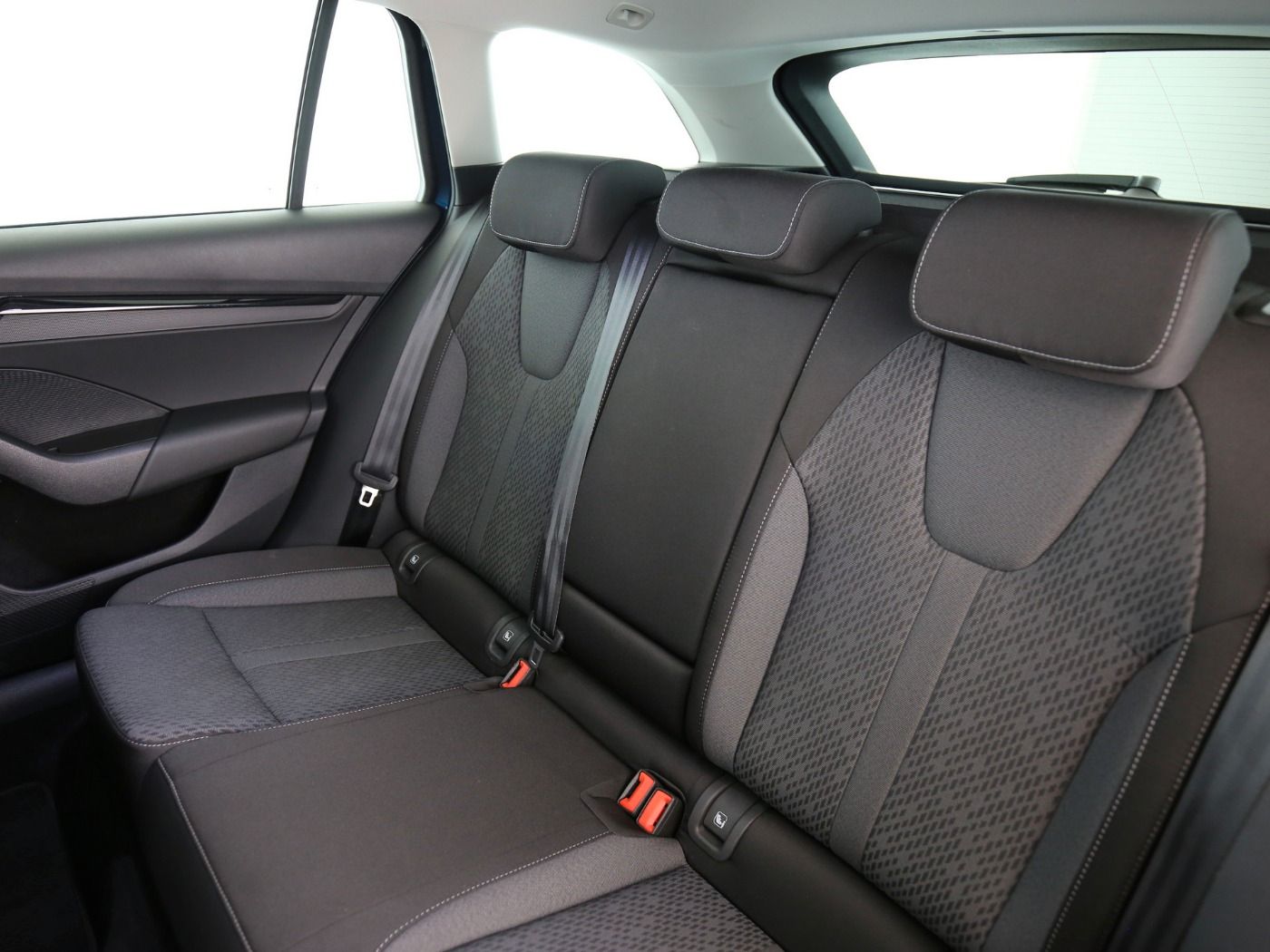 Fahrzeugabbildung SKODA Octavia Combi 2.0 TDI Ambition AHK|Standhzg|ACC