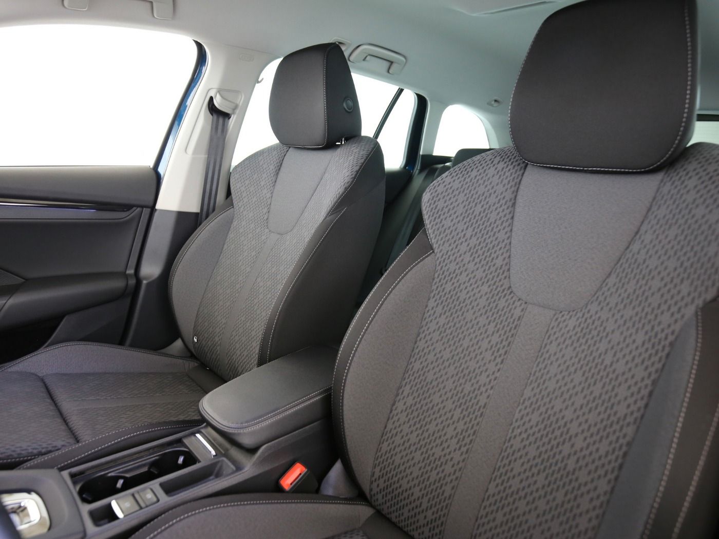 Fahrzeugabbildung SKODA Octavia Combi 2.0 TDI Ambition AHK|Standhzg|ACC