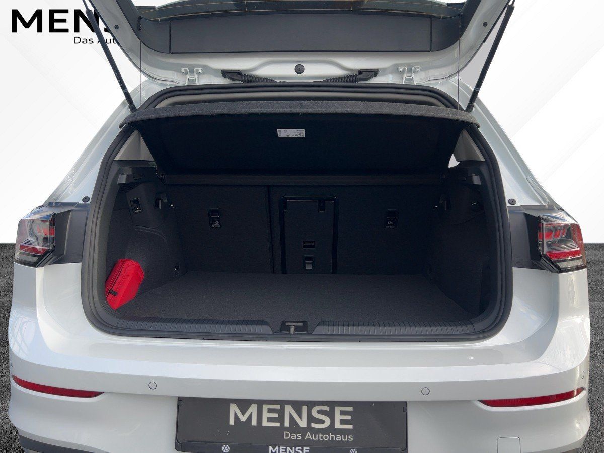 Fahrzeugabbildung Volkswagen Golf 1.5 eHybrid Style AHK Navi HUD Pano DCC ASG