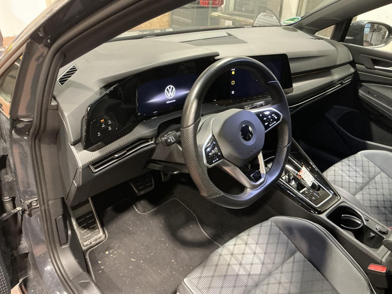 Fahrzeugabbildung Volkswagen Golf VII Variant 2.0 TDI DSG R- line CarPlay|ACC