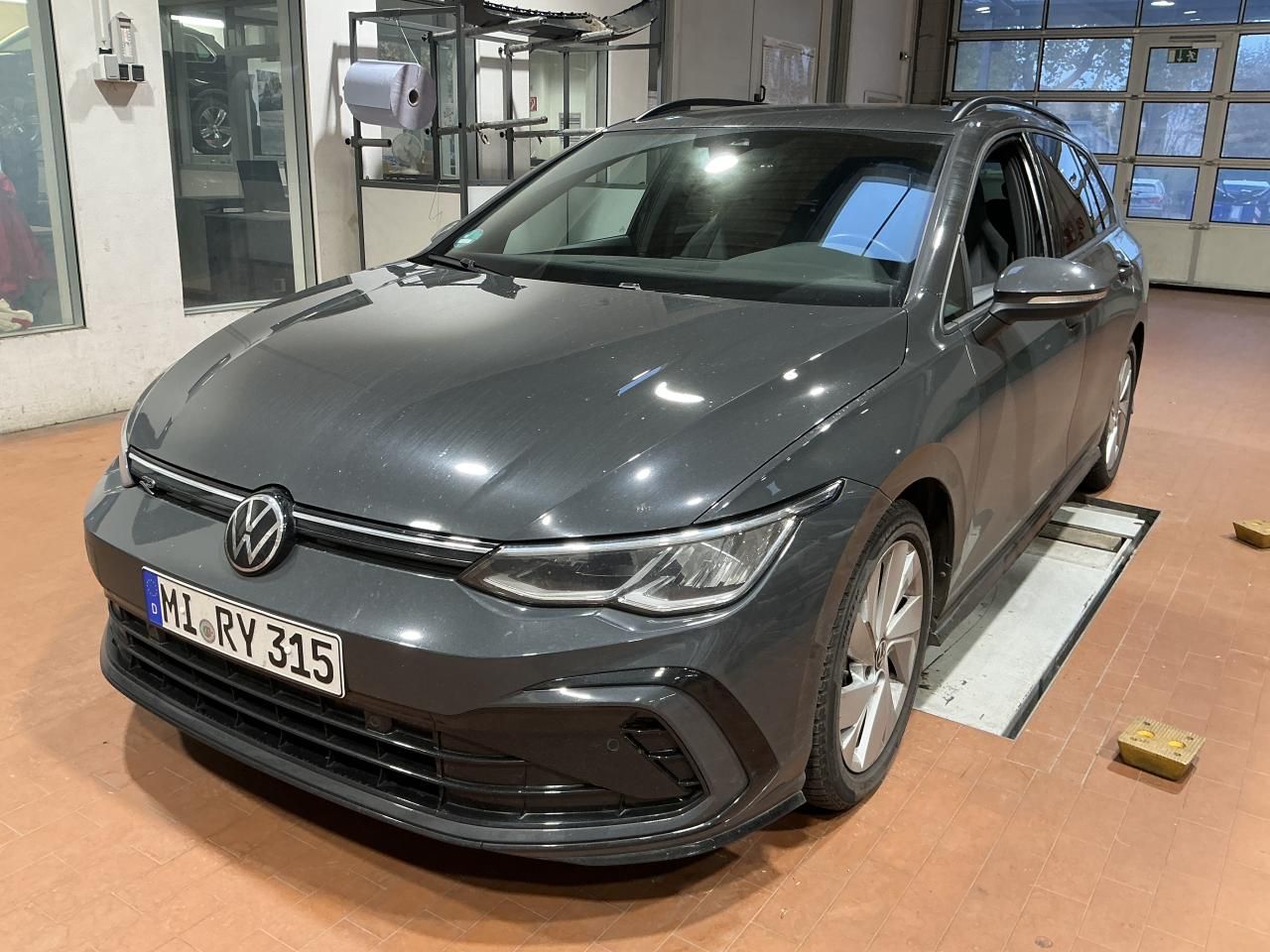 Fahrzeugabbildung Volkswagen Golf VII Variant 2.0 TDI DSG R- line CarPlay|ACC
