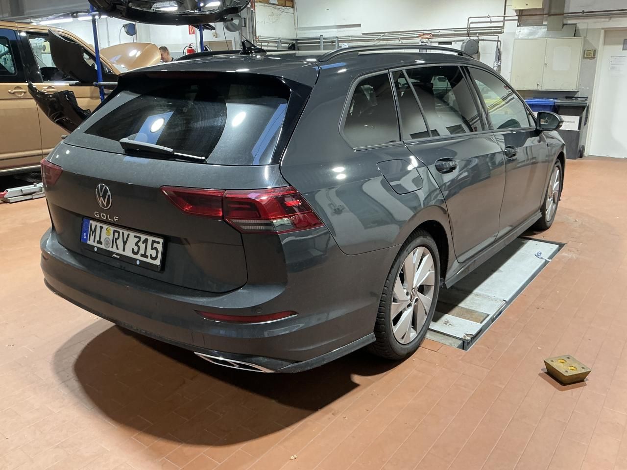 Fahrzeugabbildung Volkswagen Golf VII Variant 2.0 TDI DSG R- line CarPlay|ACC