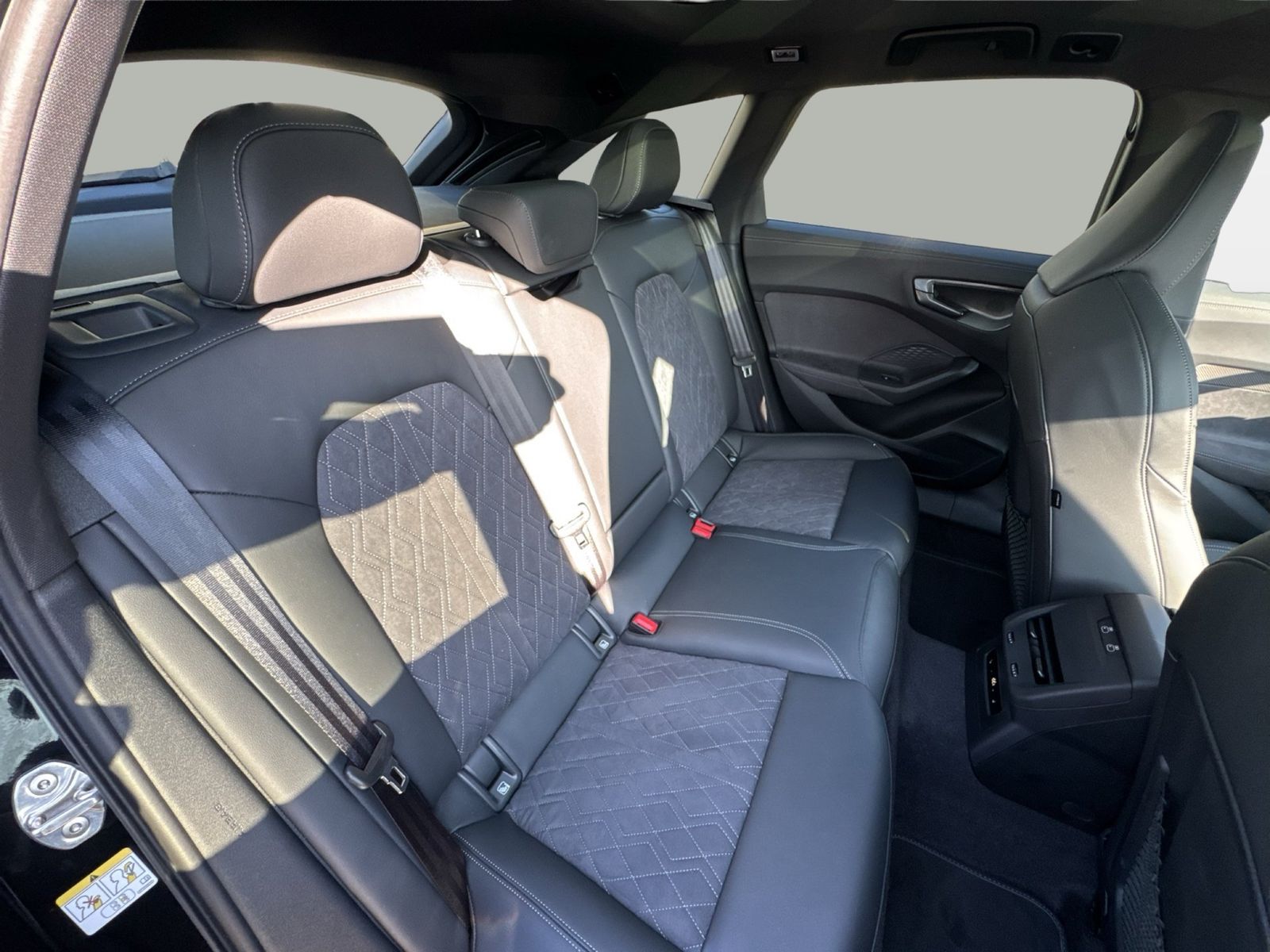 Fahrzeugabbildung Audi A5 Avant e-hybrid quattro 270 kW S tronic Matrix