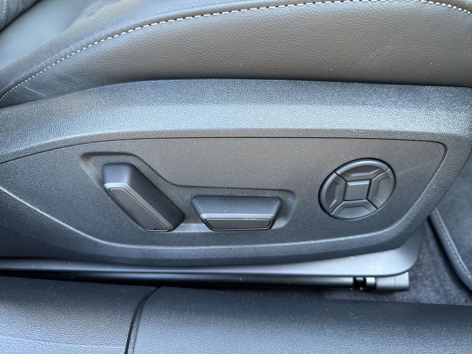 Fahrzeugabbildung Audi A5 Avant e-hybrid quattro 270 kW S tronic Matrix