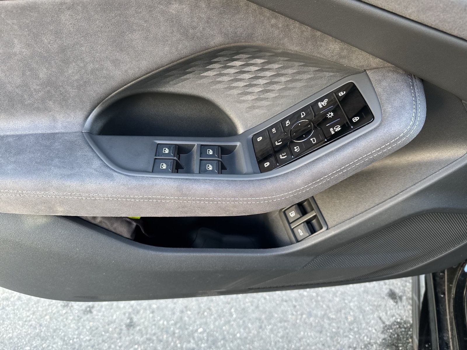 Fahrzeugabbildung Audi A5 Avant e-hybrid quattro 270 kW S tronic Matrix