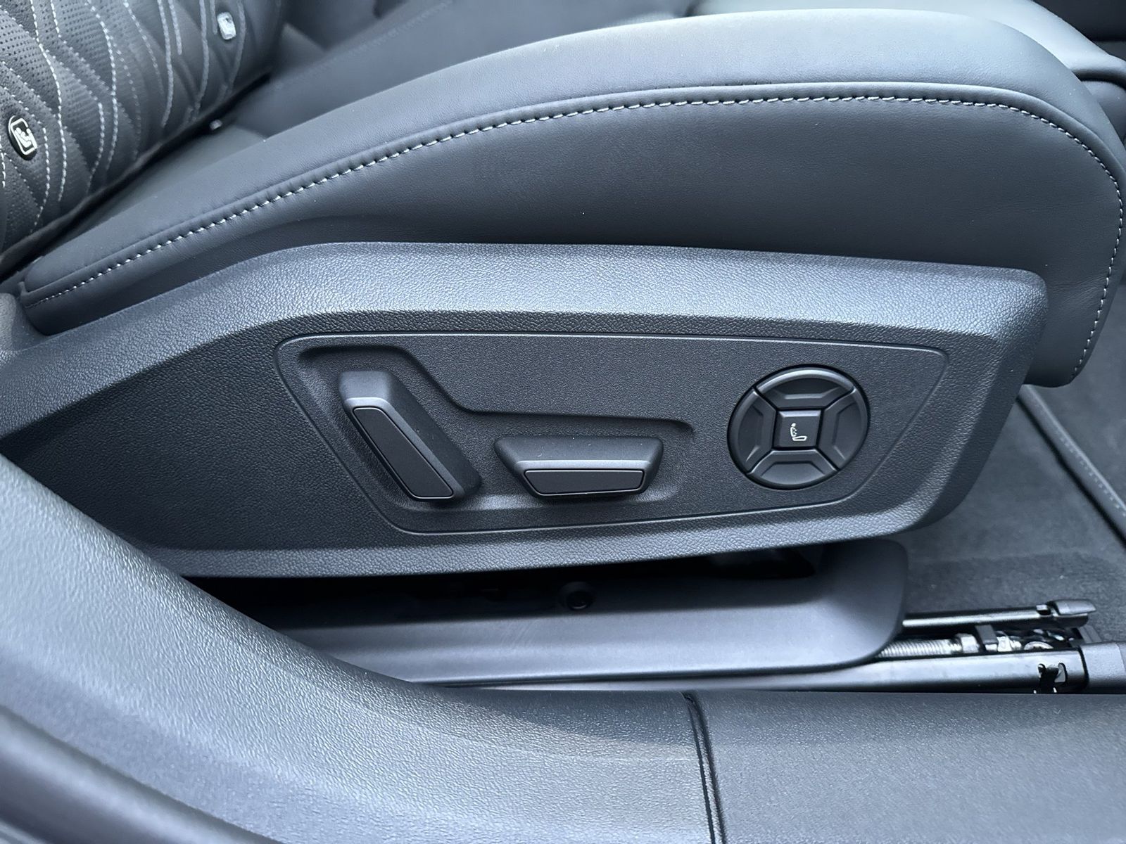 Fahrzeug autohaus mense Fahrzeugabbildung Audi A6 Avant edition one e-hybrid quattro 270 kW