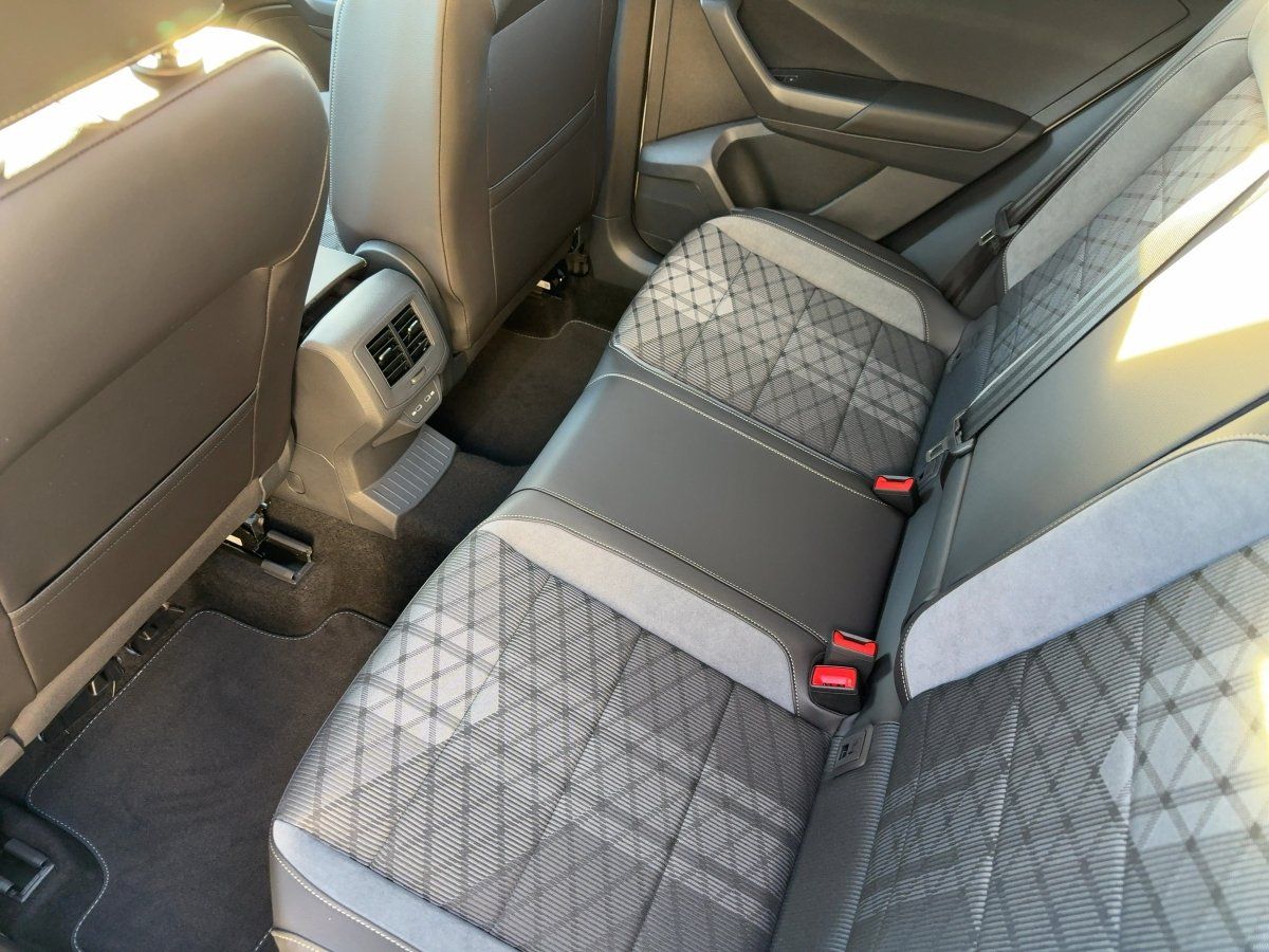 Fahrzeug autohaus mense Fahrzeugabbildung Volkswagen T-Roc 1.5 TSI DSG R-Line AHK BlackStyle Winterre