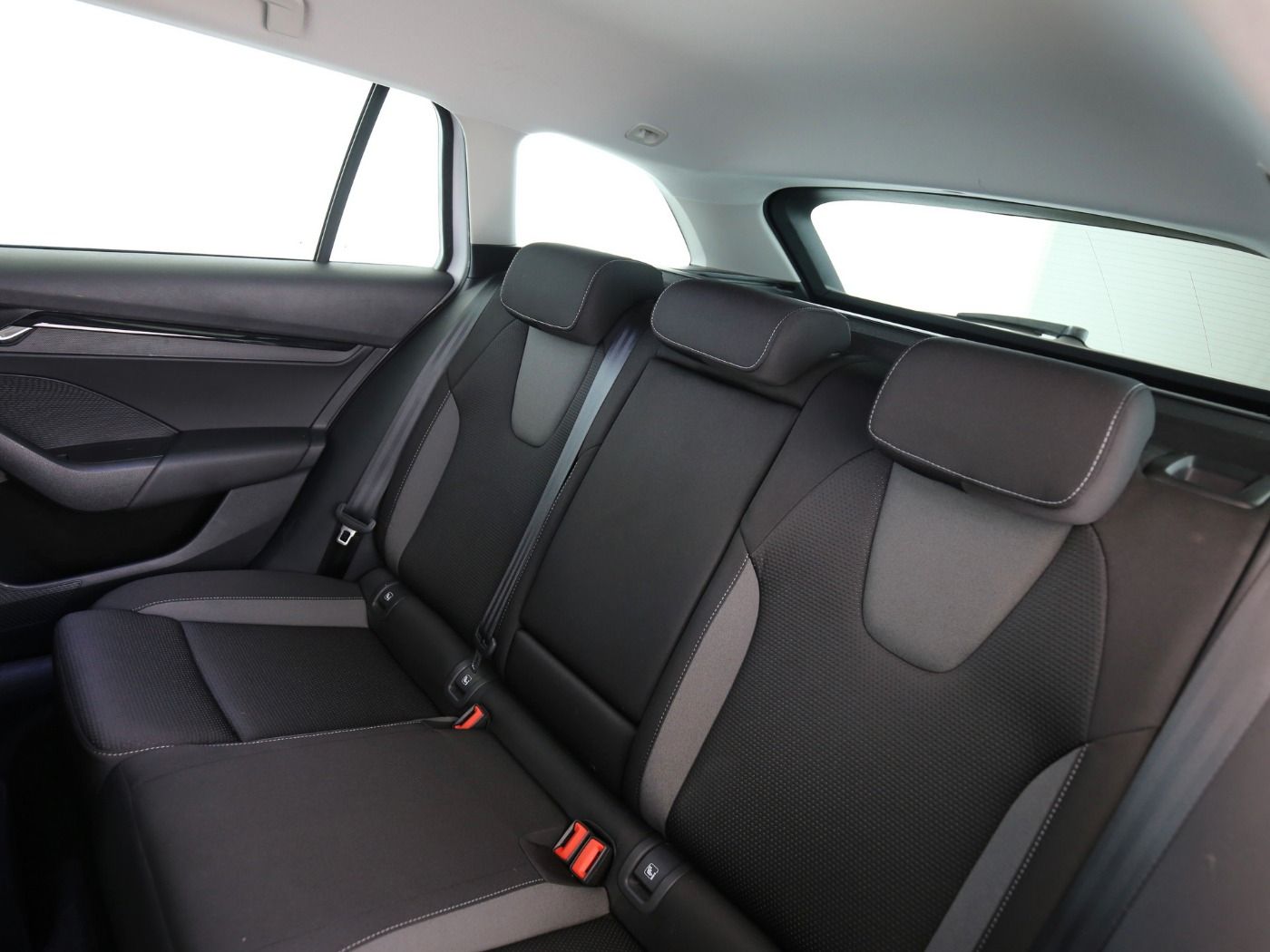 Fahrzeugabbildung SKODA Octavia Combi 2.0 TDI Tour AHK|Standhzg|4xSHZG