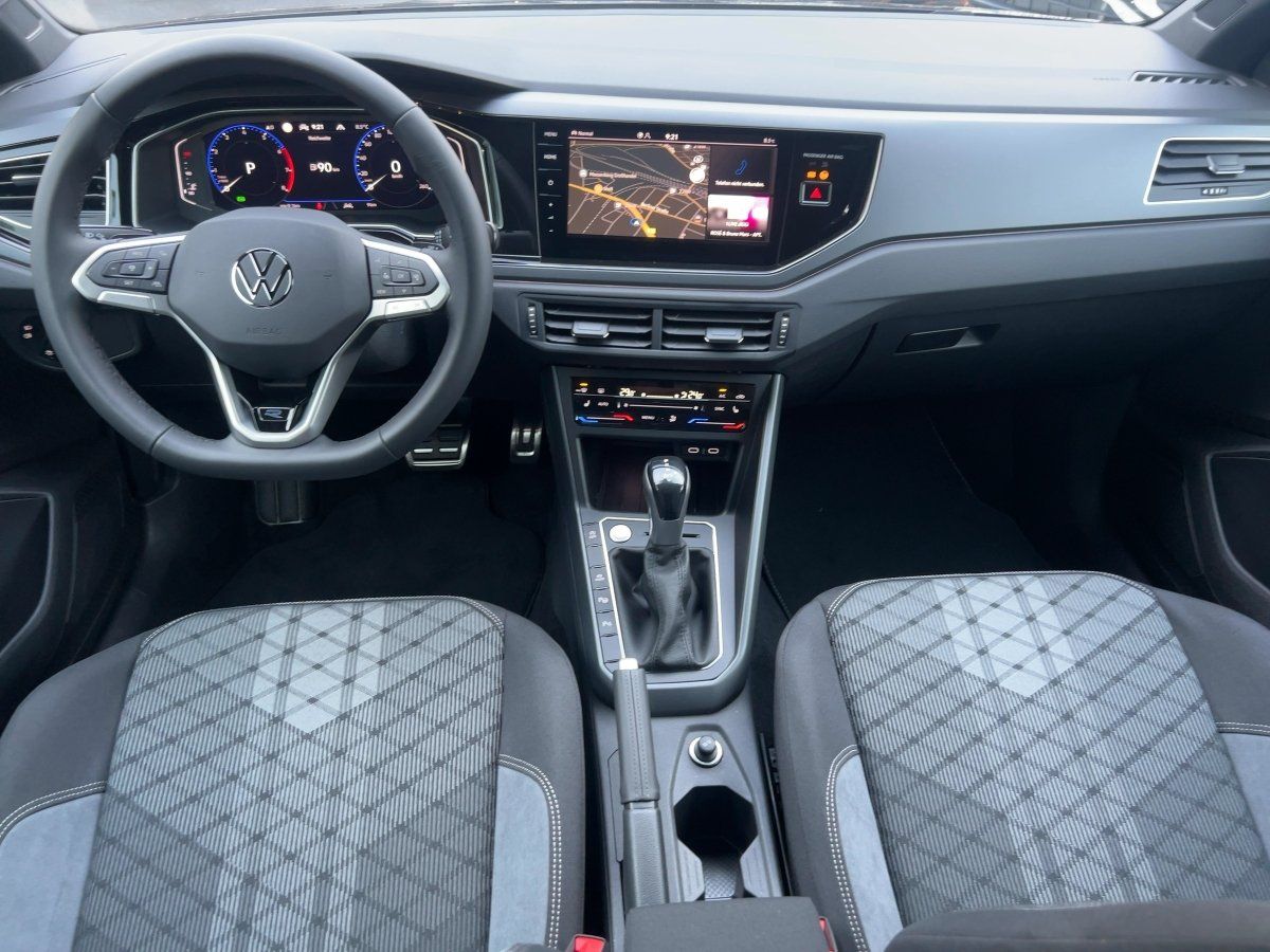 Fahrzeugabbildung Volkswagen Taigo 1.5 TSI DSG R-Line AHK Navi Keyless Kamera