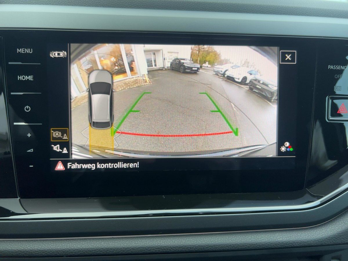 Fahrzeugabbildung Volkswagen Taigo 1.5 TSI DSG R-Line AHK Navi Keyless Kamera