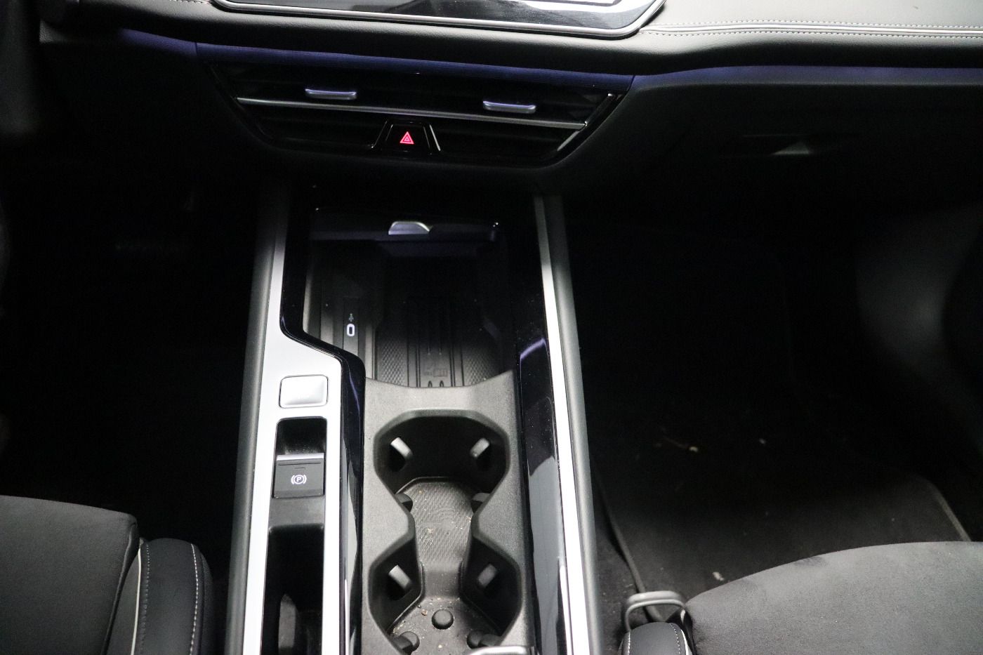 Fahrzeugabbildung Volkswagen Passat Variant 2.0 TDI DSG Elegance IQ.Light|AHK