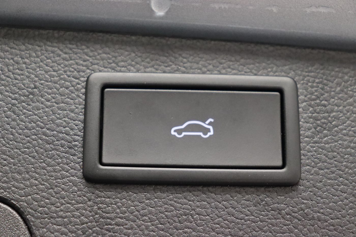 Fahrzeugabbildung Volkswagen Passat Variant 2.0 TDI DSG Elegance IQ.Light|AHK