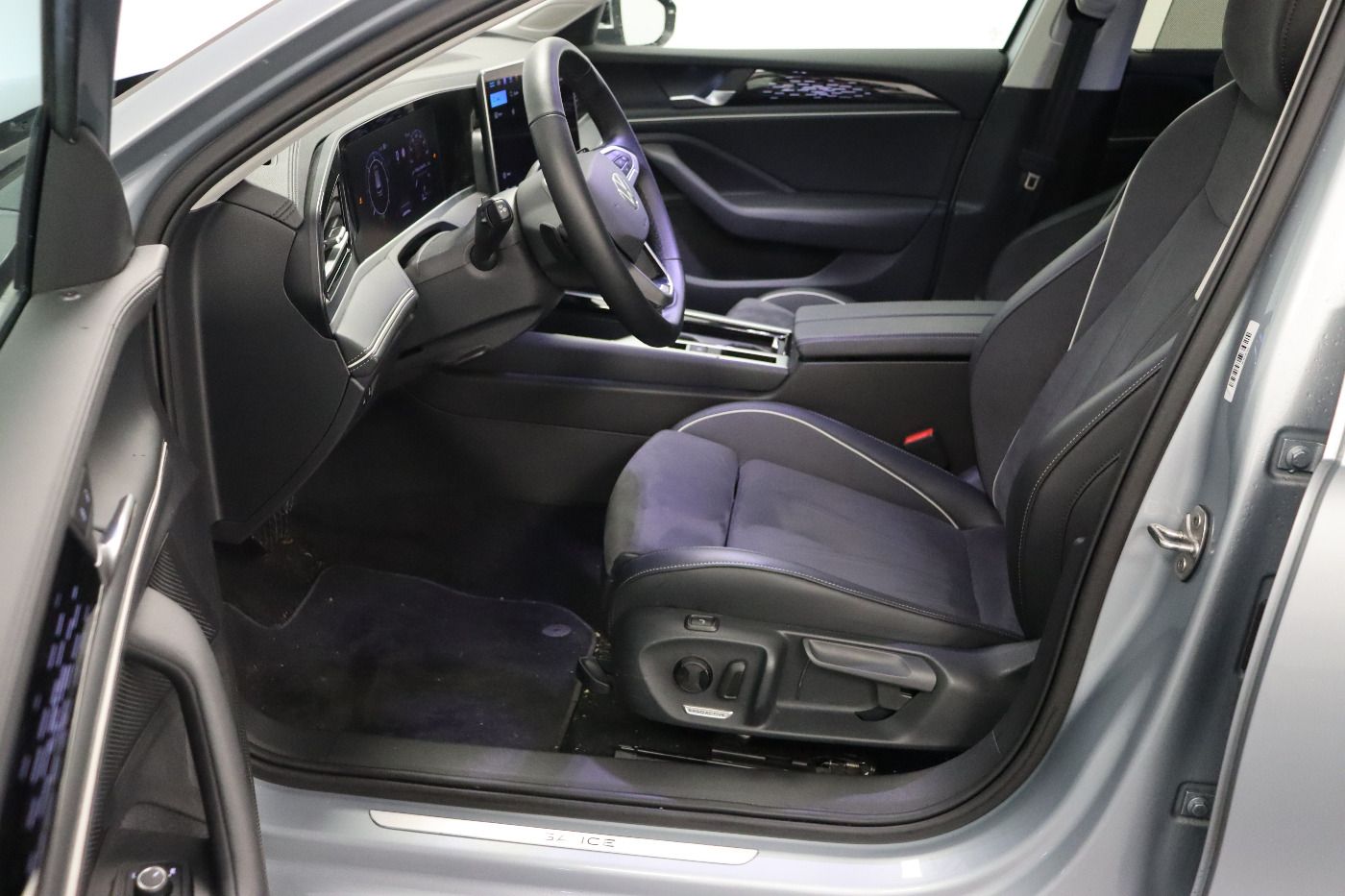 Fahrzeugabbildung Volkswagen Passat Variant 2.0 TDI DSG Elegance IQ.Light|AHK