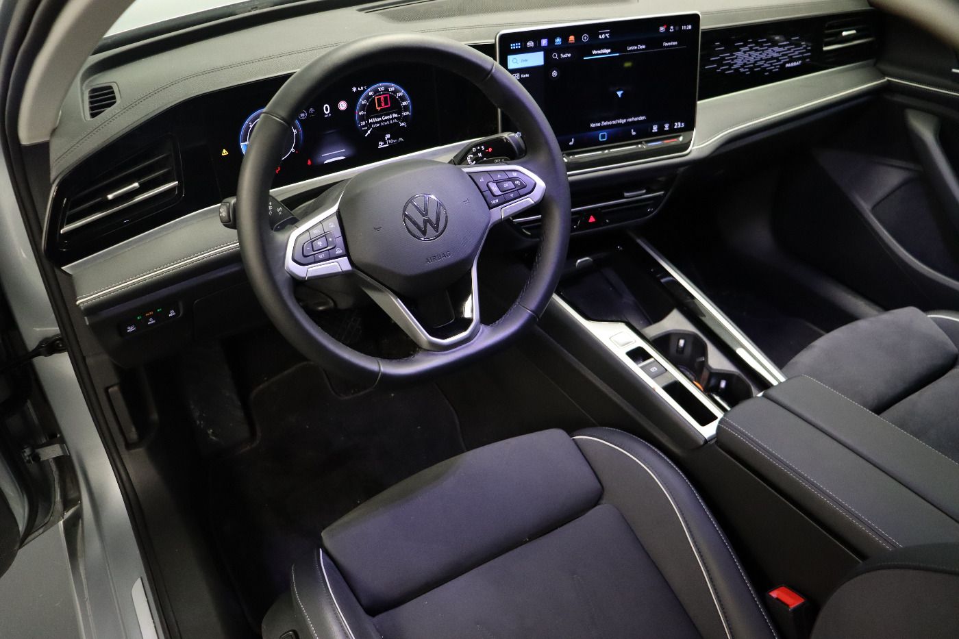 Fahrzeugabbildung Volkswagen Passat Variant 2.0 TDI DSG Elegance IQ.Light|AHK