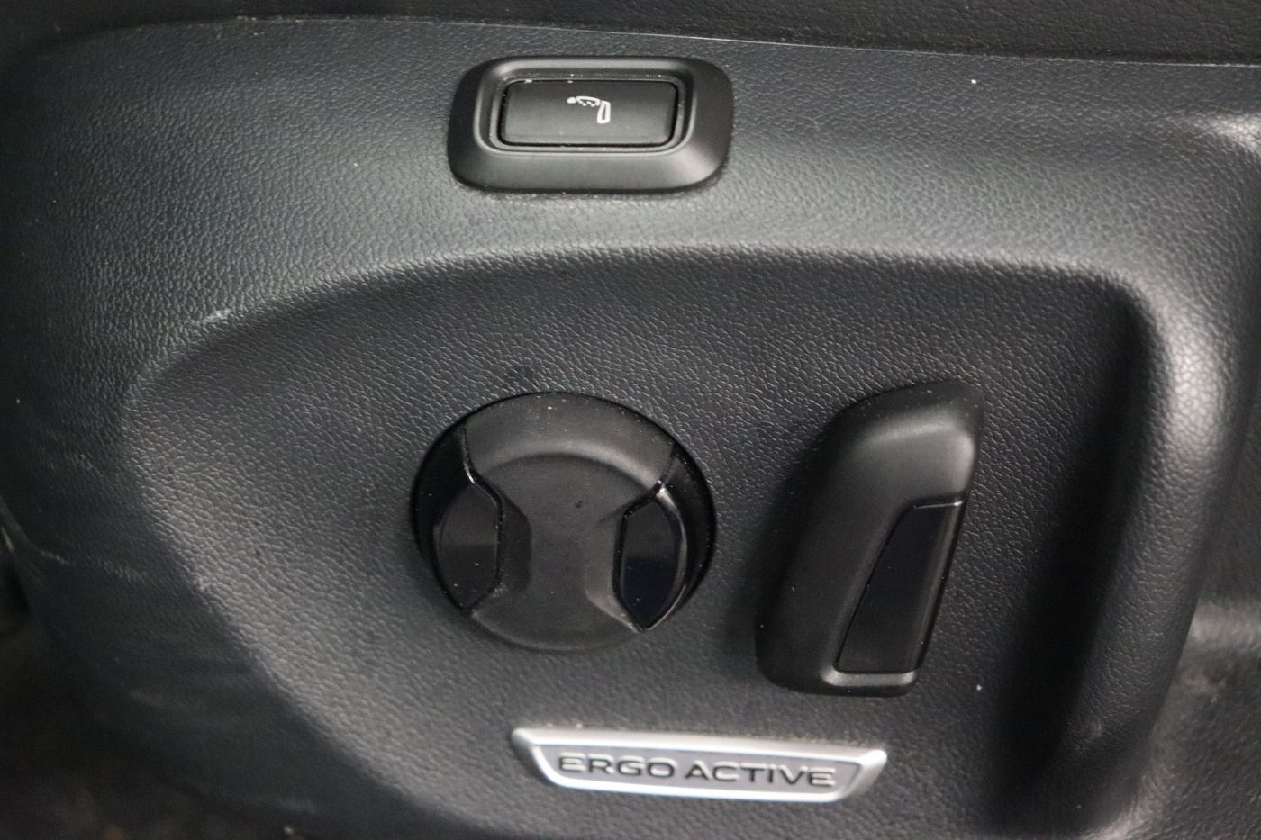 Fahrzeugabbildung Volkswagen Passat Variant 2.0 TDI DSG Elegance IQ.Light|AHK