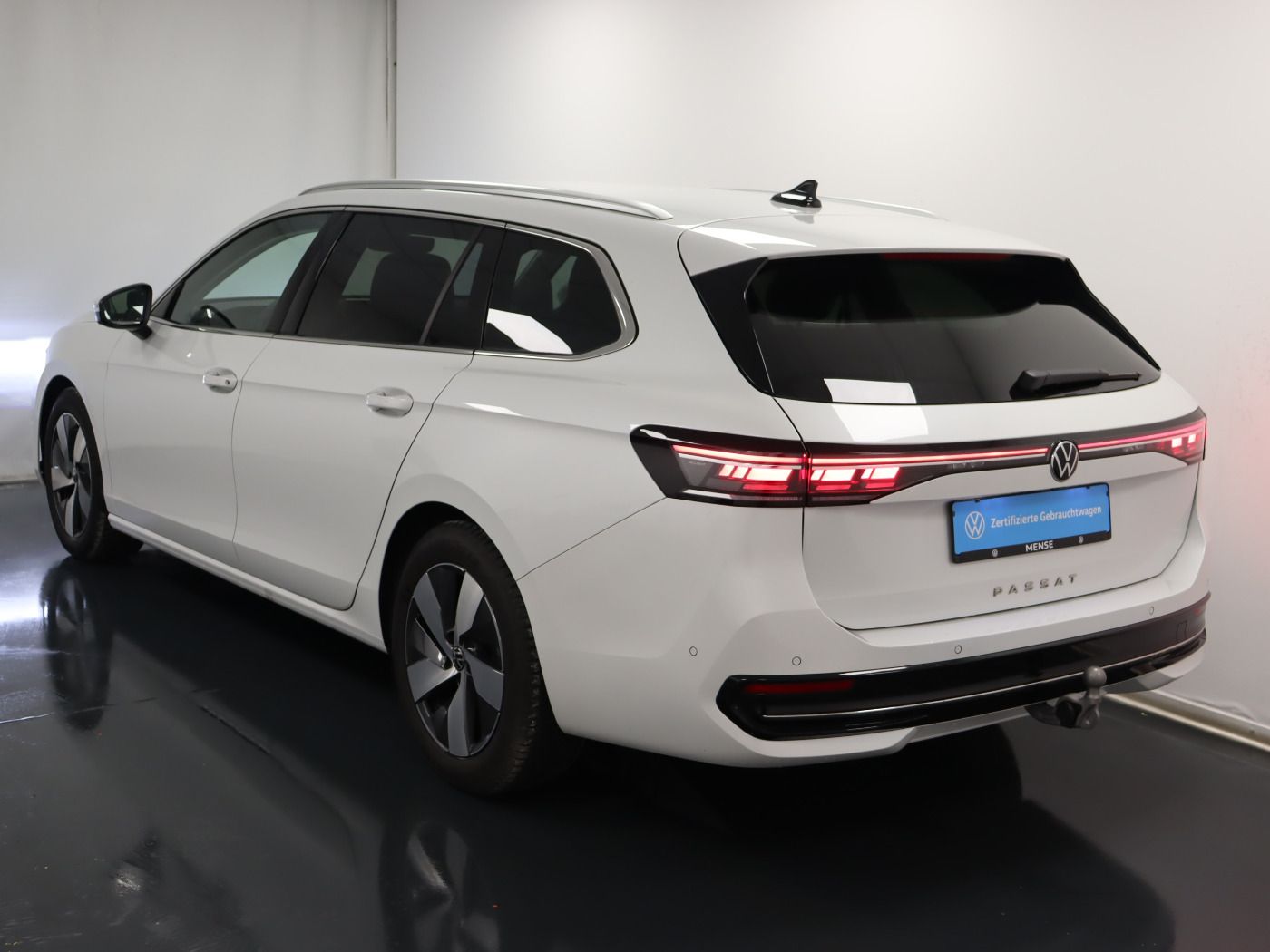 Fahrzeugabbildung Volkswagen Passat Variant 2.0 TDI DSG Elegance IQ.Light|AHK