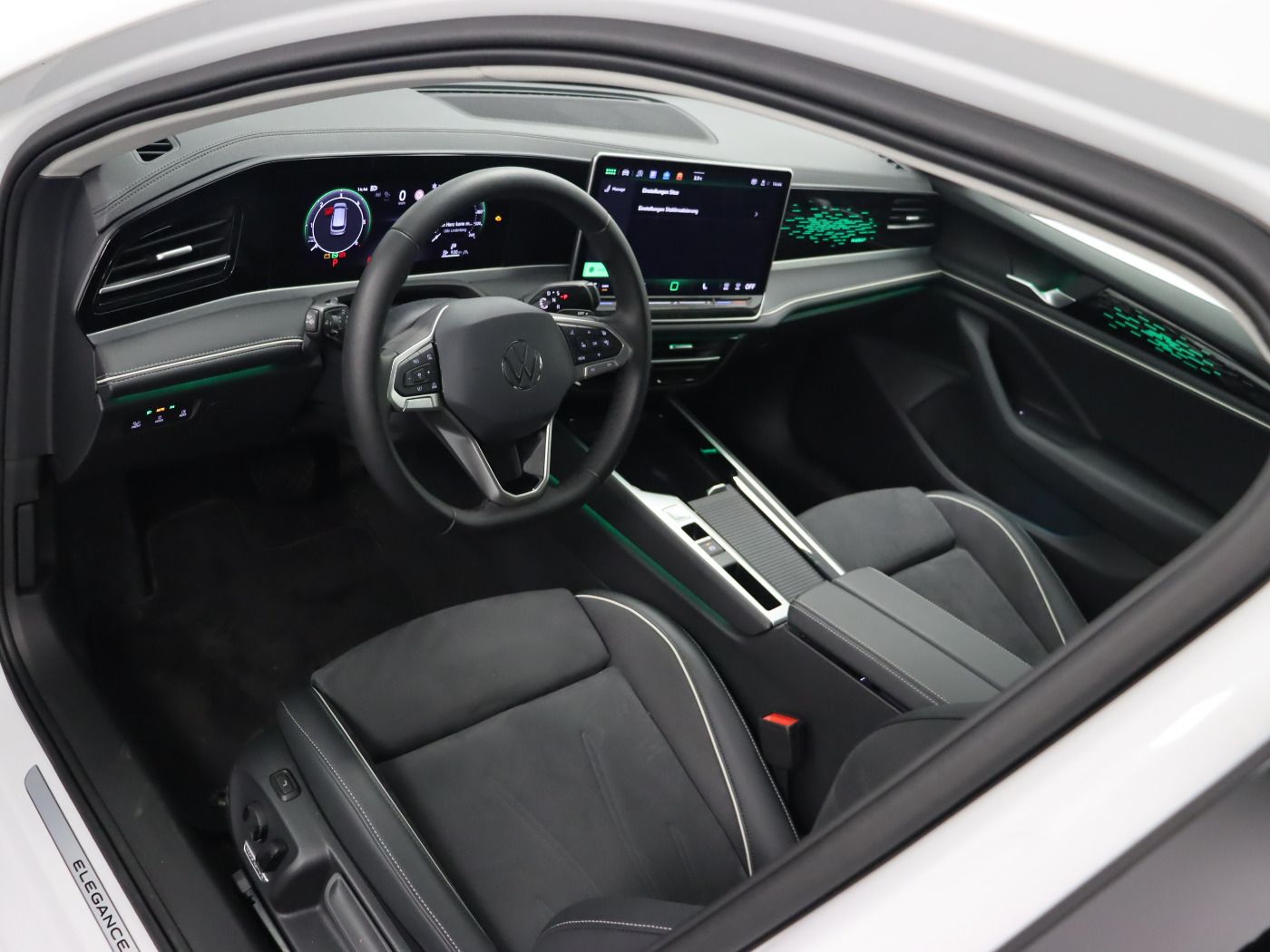 Fahrzeugabbildung Volkswagen Passat Variant 2.0 TDI DSG Elegance IQ.Light|AHK