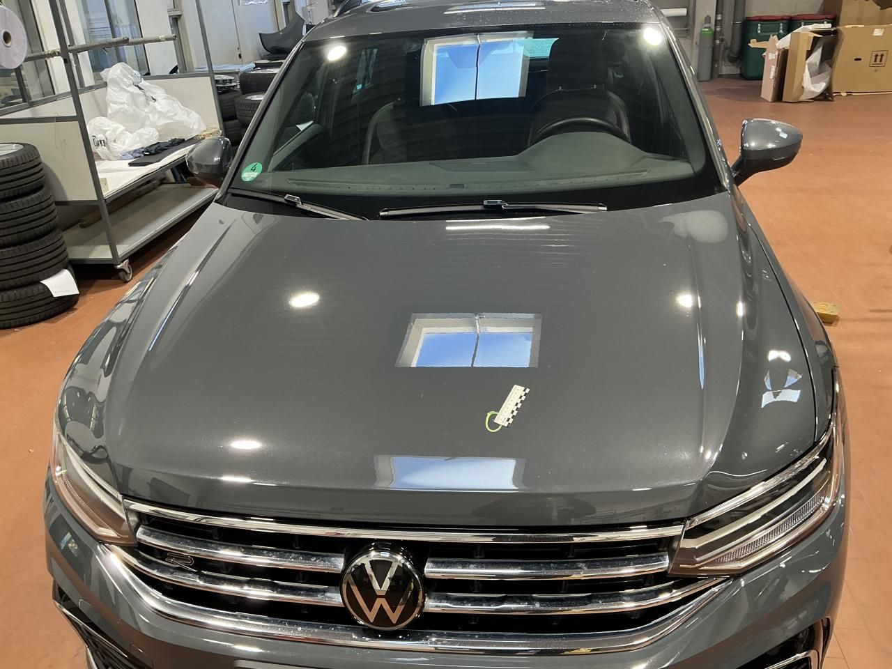 Fahrzeugabbildung Volkswagen Tiguan 2.0 TDI R-line Matrix|CarPlay|AHK|Pano|SD