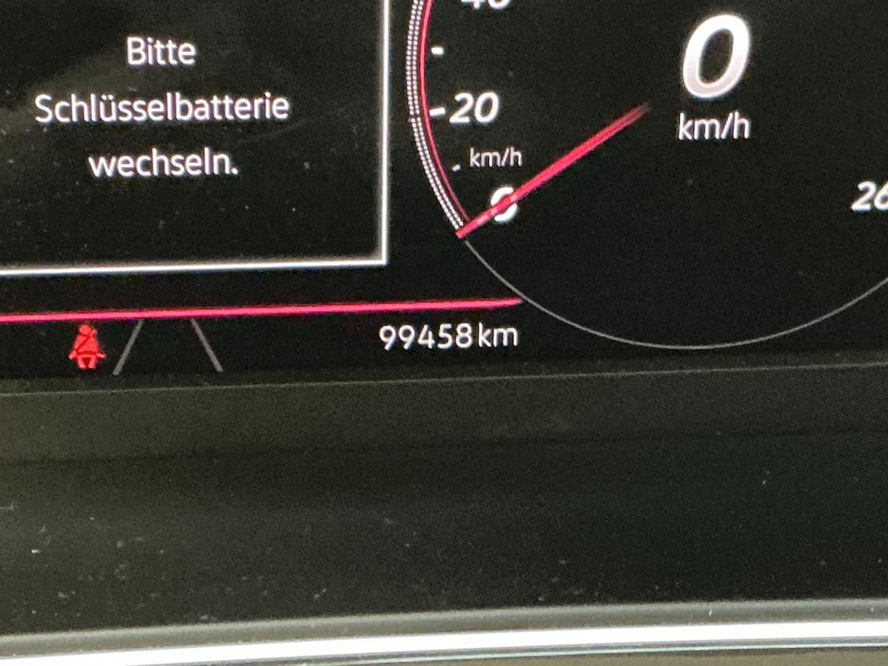 Fahrzeugabbildung Volkswagen Tiguan 2.0 TDI R-line Matrix|CarPlay|AHK|Pano|SD