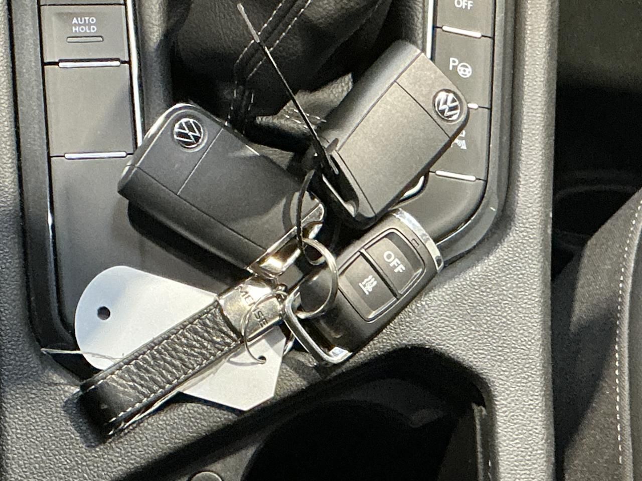 Fahrzeugabbildung Volkswagen Tiguan 2.0 TDI R-line Matrix|CarPlay|AHK|Pano|SD