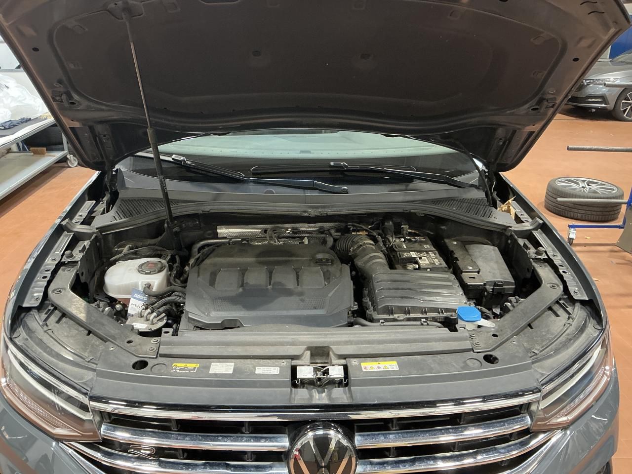 Fahrzeugabbildung Volkswagen Tiguan 2.0 TDI R-line Matrix|CarPlay|AHK|Pano|SD