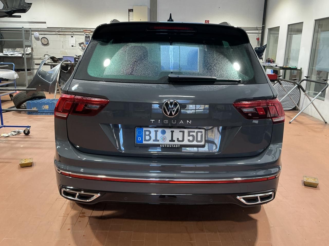 Fahrzeugabbildung Volkswagen Tiguan 2.0 TDI R-line Matrix|CarPlay|AHK|Pano|SD