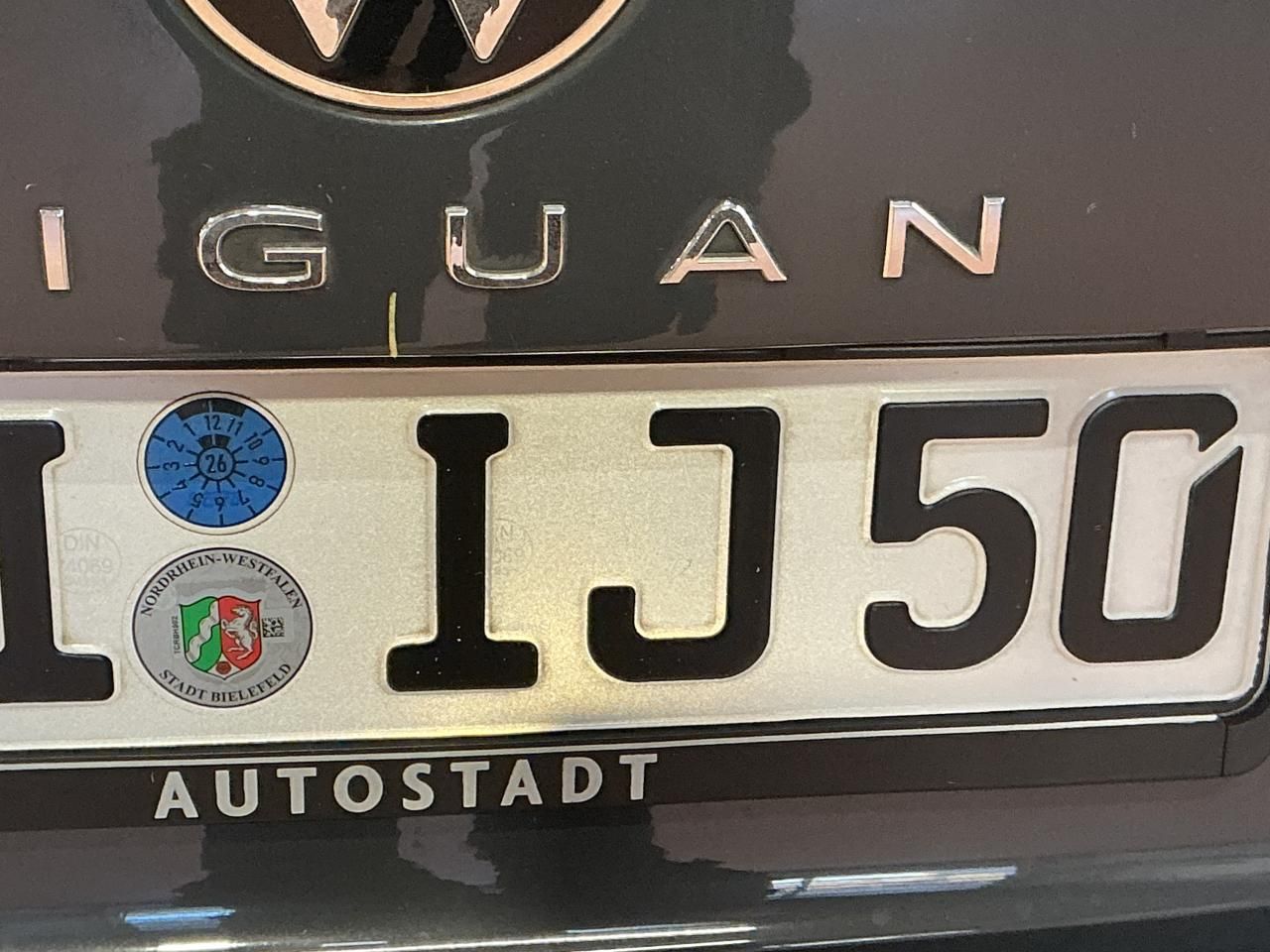 Fahrzeugabbildung Volkswagen Tiguan 2.0 TDI R-line Matrix|CarPlay|AHK|Pano|SD