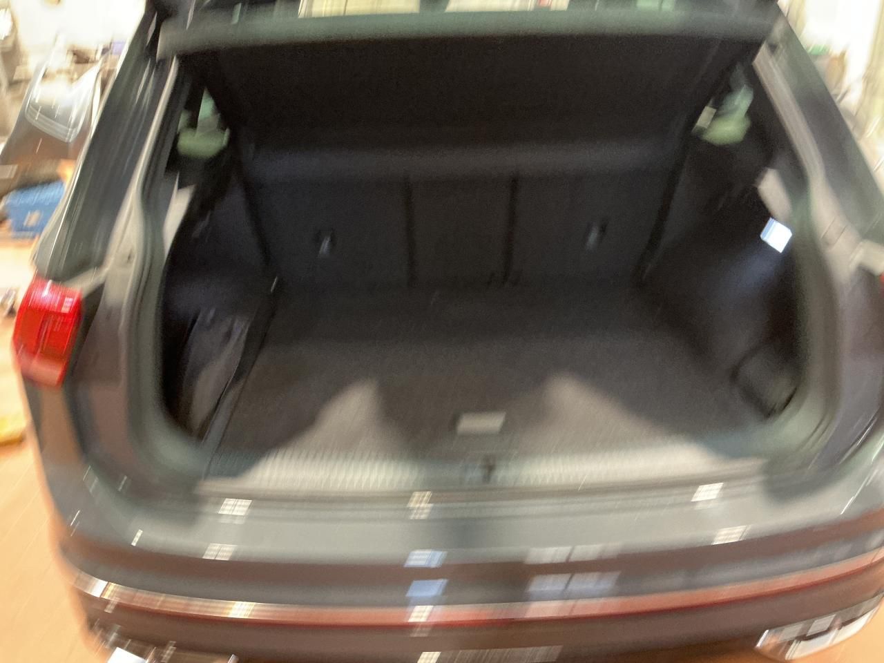 Fahrzeugabbildung Volkswagen Tiguan 2.0 TDI R-line Matrix|CarPlay|AHK|Pano|SD